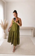 Robe longue Soléa olive en lyocell avec décolleté en V et bretelles perlées