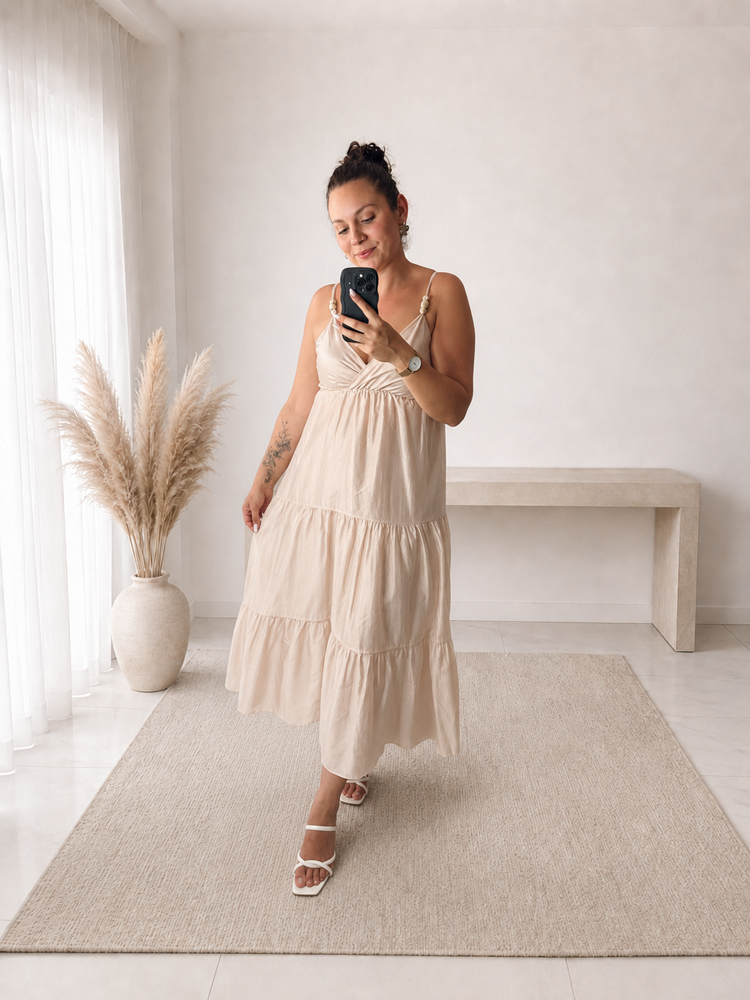 Robe longue Soléa blush en lyocell avec décolleté en V et bretelles perlées