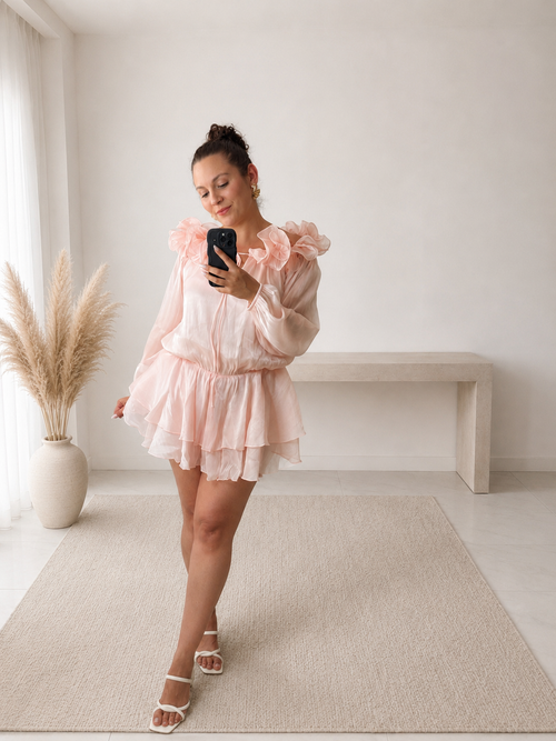 Combishort Azélie rose poudré à manches longues et volants effet robe